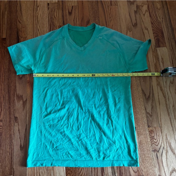 Lululemon Men’s Metal Tech V-Neck Short Sleeve Shirt - Medium - Picture 7 of 9